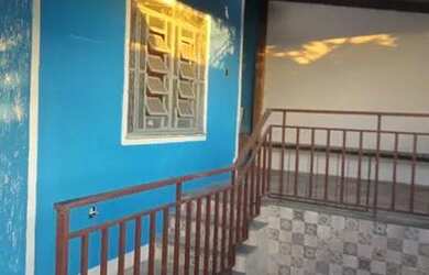 Imagem: A casa possui 3 Dormitórios, 1 Banheiro, 1 Vaga na garagem