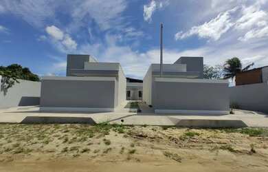 Imagem: A casa possui 2 Dormitórios, 1 Banheiro, 2 Vagas na garagem