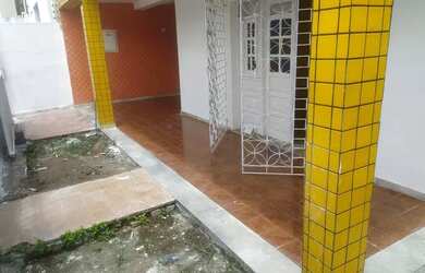 Imagem: A casa possui 4 Dormitórios, 2 Banheiros e 2 Vagas na garagem