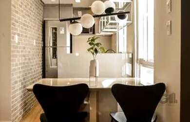 Imagem: O apartamento possui 2 Dormitórios, 1 Banheiro, 1 Vaga na garagem