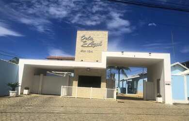 Imagem: A casa em condomínio para alugar possui 3 Dormitórios, 2 Banheiros