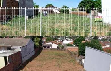 Imagem: O terreno possui 675m² de Área e está localizado em Centro