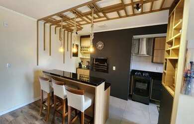 Imagem: O apartamento possui 2 Dormitórios, 1 Banheiro, 1 Vaga na garagem