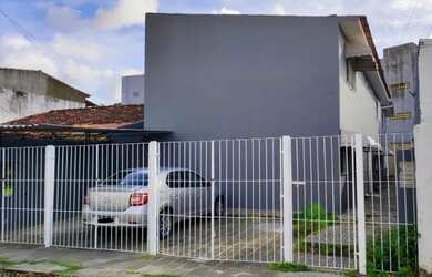 Imagem: A casa possui 4 Dormitórios, 3 Banheiros, 1 Vaga na garagem