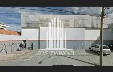 Imagem: O depósito possui 5 Vagas na garagem e 750m² de Área e está