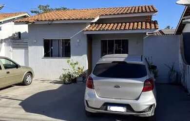 Imagem: A casa em condomínio possui 2 Dormitórios, 1 Banheiro, 2 Vagas