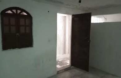 Imagem: A casa possui 1 Dormitório, 1 Banheiro e está localizado