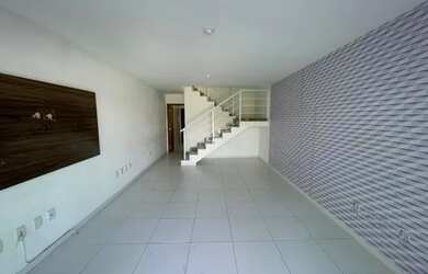 Imagem: A casa possui 2 Dormitórios, 3 Banheiros, 1 Vaga na garagem