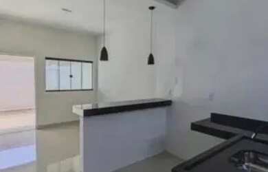 Imagem: A casa possui 2 Dormitórios, 1 Banheiro, 1 Vaga na garagem