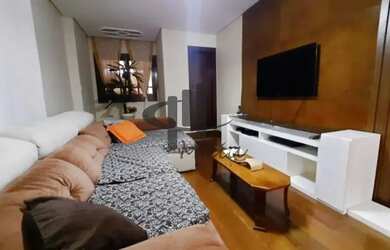 Imagem: A casa possui 3 Dormitórios, 1 Banheiro, 4 Vagas na garagem