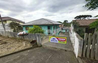 Imagem: A casa possui 5 Dormitórios, 3 Banheiros, 3 Vagas na garagem