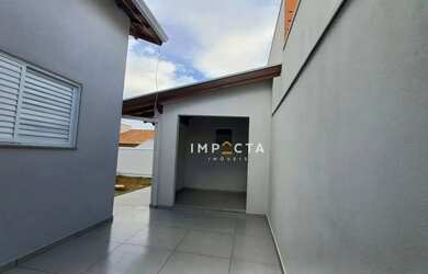 Imagem: A casa possui 3 Dormitórios, 3 Banheiros, 4 Vagas na garagem