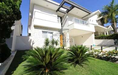 Imagem: A casa em condomínio possui 4 Dormitórios, 5 Banheiros, 4