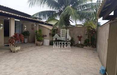 Imagem: A casa à venda possui 4 Dormitórios, 3 Banheiros, 5 Vagas