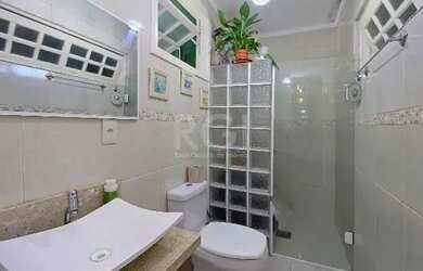 Imagem 12: Casa em Porto Alegre, no bairro Ipanema, com 3 dormitório s , e 3 banheiros,...