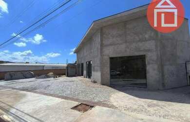 Imagem: O depósito possui 1 Vaga na garagem e 79m² de Área e está