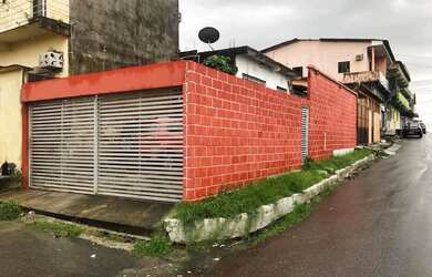 Imagem: A casa possui 3 Dormitórios, 2 Banheiros e 2 Vagas na garagem