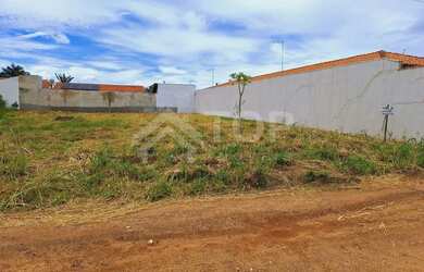 Imagem: O terreno possui 1.000m² de Área e está localizado em Quinta