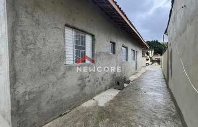 Imagem: A casa possui 2 Dormitórios, 1 Banheiro, 2 Vagas na garagem