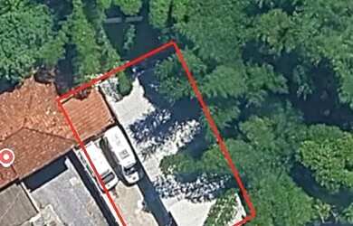 Imagem: O terreno possui 450m² de Área e está localizado em Freguesia