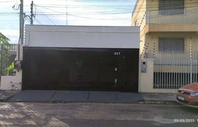 Imagem: A casa possui 2 Dormitórios, 2 Banheiros, 1 Vaga na garagem