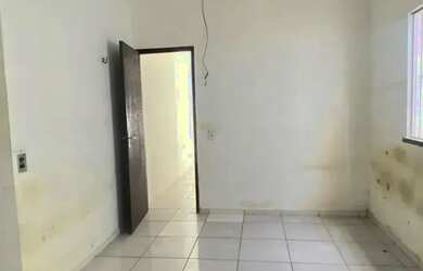 Imagem: A casa possui 2 Dormitórios, 2 Banheiros, 1 Vaga na garagem