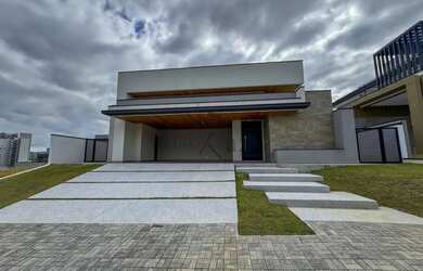 Imagem: A casa em condomínio possui 3 Dormitórios, 5 Banheiros, 4