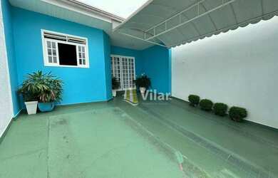 Imagem: A casa possui 3 Dormitórios, 2 Banheiros, 1 Vaga na garagem