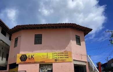 Imagem: A casa possui 4 Dormitórios, 4 Banheiros e Churrasqueira e