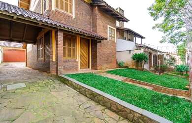 Imagem: A casa possui 3 Dormitórios, 4 Banheiros, 3 Vagas na garagem