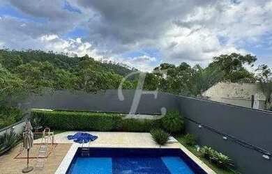 Imagem: A casa em condomínio possui 5 Dormitórios, 5 Banheiros, 4