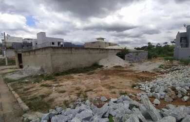 Imagem: O terreno possui 200m² de Área e está localizado em Monte