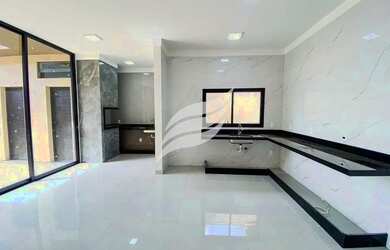 Imagem: A casa em condomínio possui 3 Dormitórios, 3 Banheiros, 2