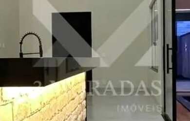 Imagem: A casa possui 3 Dormitórios, 4 Banheiros, 4 Vagas na garagem