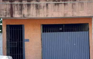 Imagem: A casa possui 2 Dormitórios, 1 Banheiro, 1 Vaga na garagem