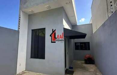 Imagem: A casa possui 1 Dormitório, 1 Banheiro, 1 Vaga na garagem