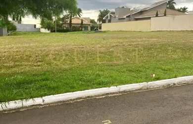 Imagem: O terreno possui 450m² de Área, Imóvel novo e está localizado