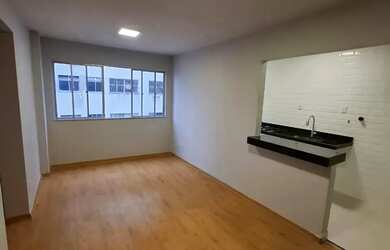 Imagem: O apartamento possui 2 Dormitórios, 1 Banheiro, 1 Vaga na garagem