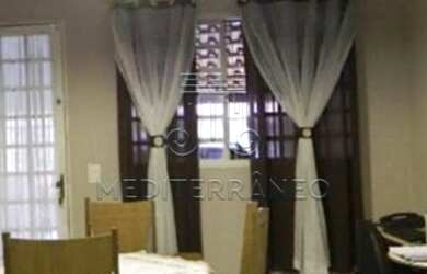 Imagem: A casa possui 2 Dormitórios, 1 Banheiro, 2 Vagas na garagem