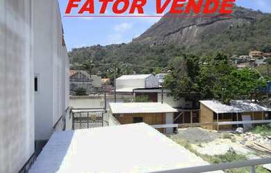 Imagem: A casa possui 4 Dormitórios, 5 Banheiros, 4 Vagas na garagem