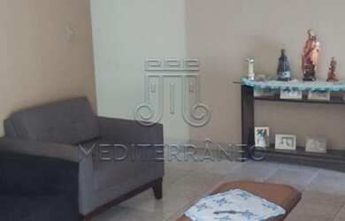 Imagem: A casa possui 3 Dormitórios, 3 Banheiros, 1 Vaga na garagem