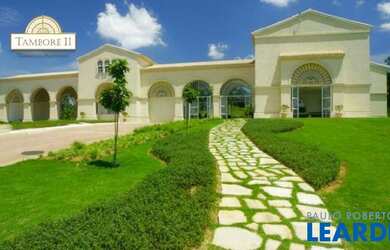 Imagem: A casa em condomínio possui 4 Dormitórios, 5 Banheiros, 4