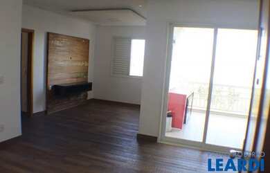 Imagem: O apartamento possui 3 Dormitórios, 1 Banheiro, 2 Vagas na