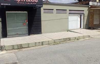 Imagem: A casa para alugar possui 3 Dormitórios, 1 Banheiro e 2 Vagas