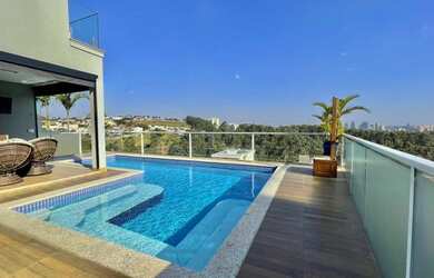 Imagem: A casa em condomínio possui 4 Dormitórios, 5 Banheiros, 5