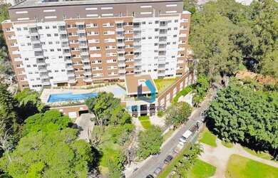 Imagem: O apartamento possui 1 Dormitório, 1 Banheiro, 1 Vaga na garagem