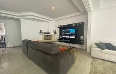 Imagem: A casa em condomínio possui 3 Dormitórios, 2 Banheiros, 2