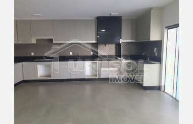 Imagem: A casa possui 3 Dormitórios, 2 Banheiros, 4 Vagas na garagem