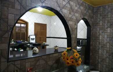 Imagem: A casa possui 2 Dormitórios, 1 Banheiro, 1 Vaga na garagem