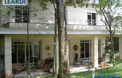 Imagem: A casa em condomínio possui 4 Dormitórios, 5 Banheiros, 5